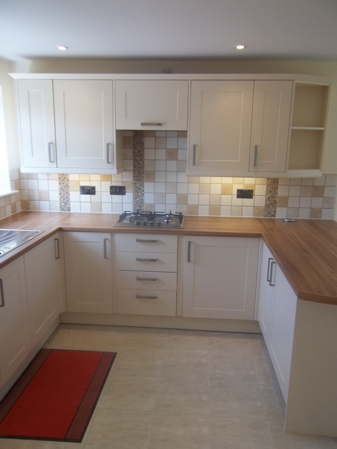 Cream shaker kitchen with oak worktops
