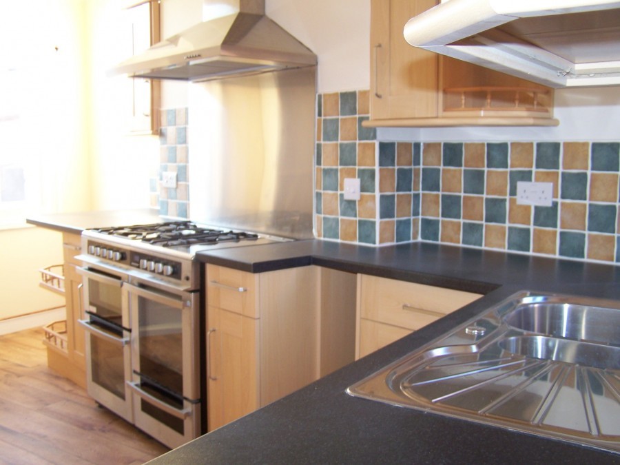 Kitchen with tiled splashback and range cooker